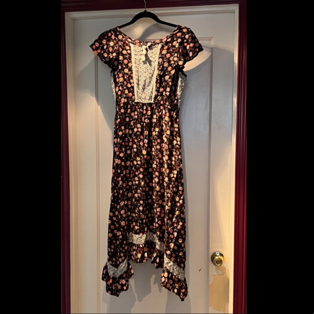 Xhilaration: Long floral dress (Juniors: XL/14-16)